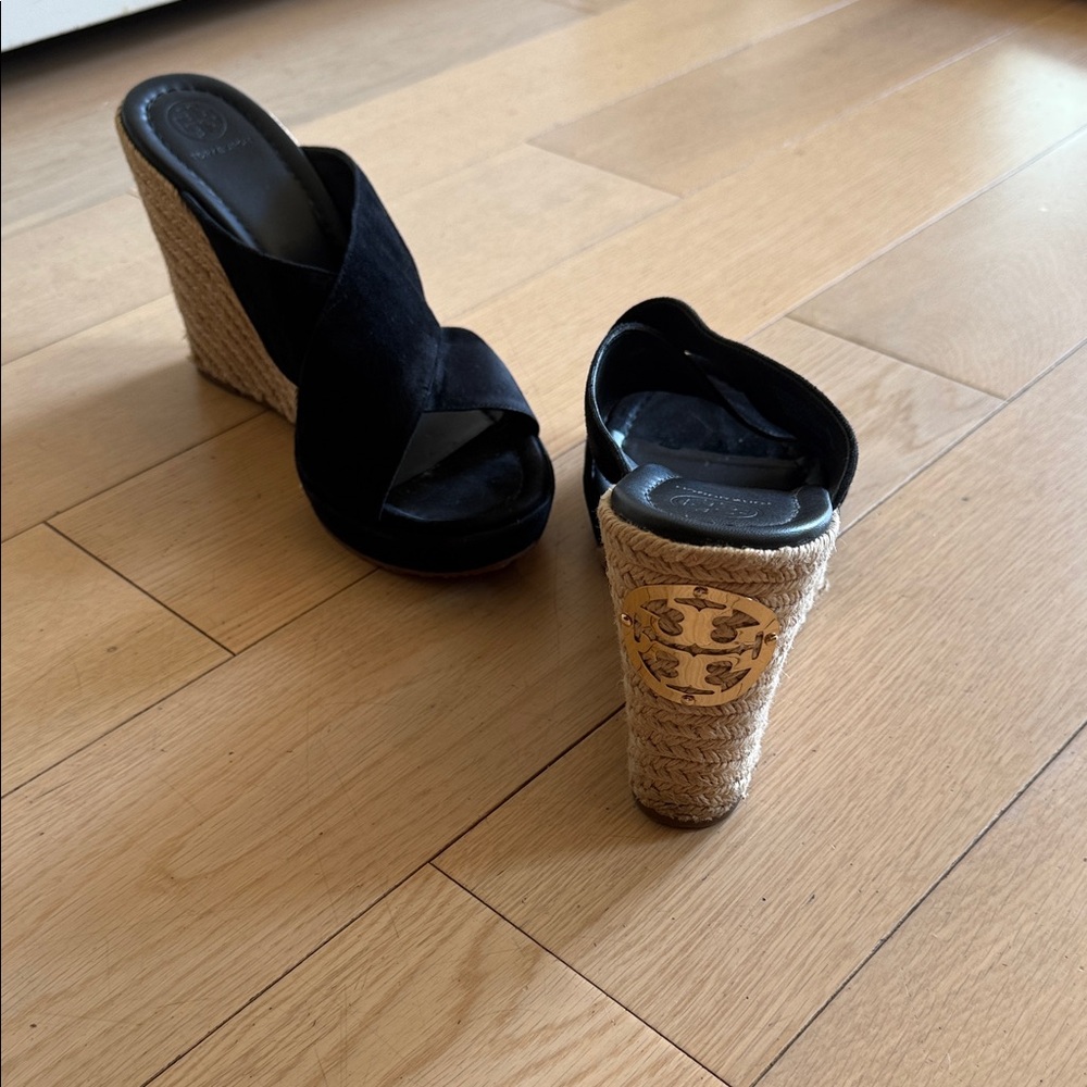 Tory Burch Black and Tan Platform Wedge Sandals—So Stylish